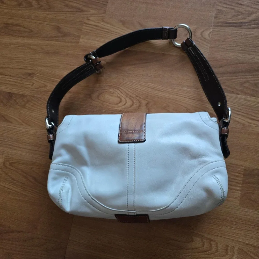Coach Soho White Leather Buckle Flap Shoulder Bag Vintage Y2K Preppy L04S-3653